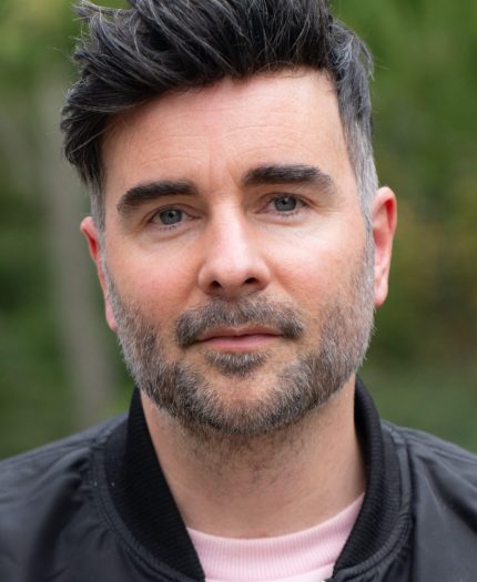 Oliver Tompkins – Presenter profile
