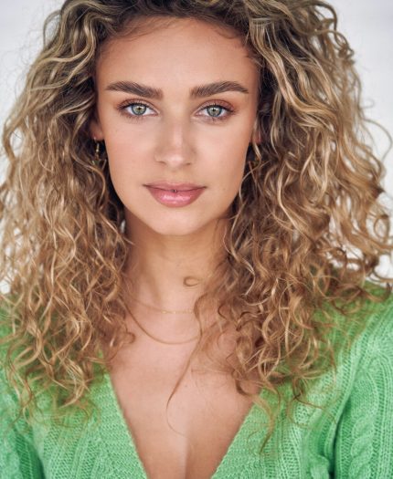 Izzy Stickland – Voice profile
