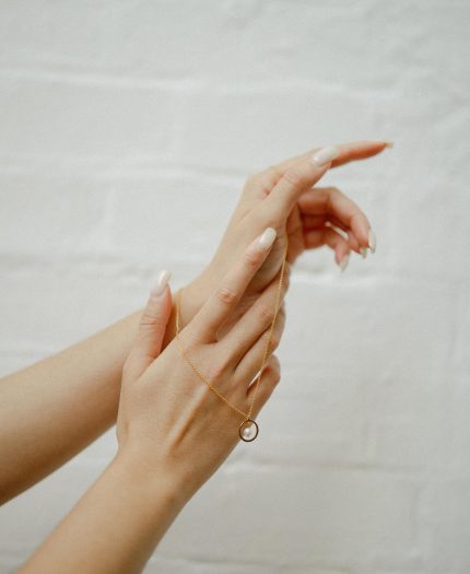 Yasmin Van-Smith – Hands profile