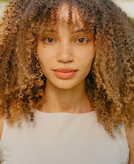 Justina Olivia – Voice profile